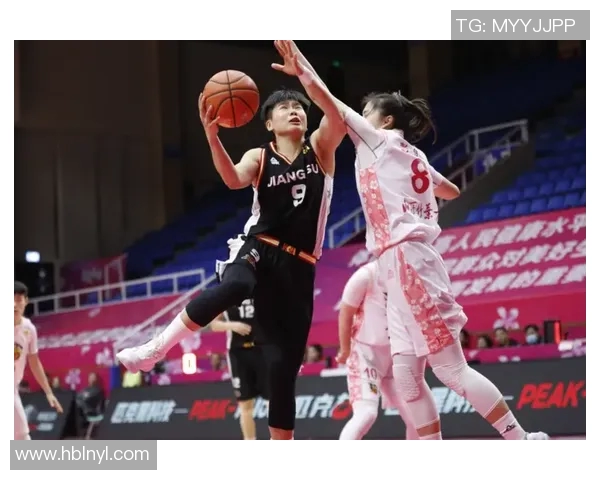 成都羽毛球队在冠军赛中以79分稳居积分榜首位展现强劲实力