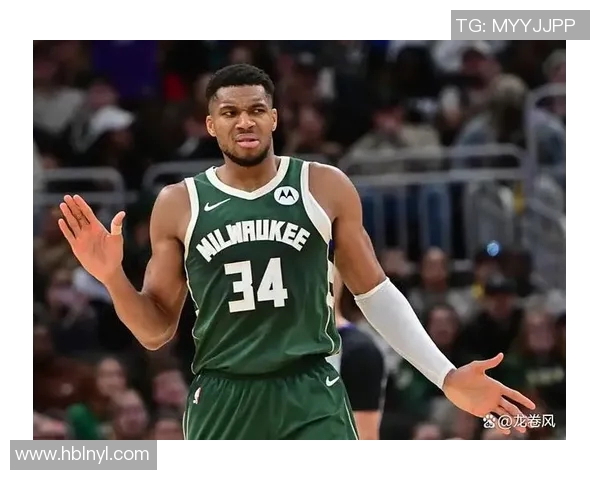 扬尼斯阿德托昆博如何在NBA赛场上实现自我超越与团队协作的完美结合